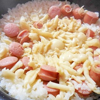 生姜効かせて❤ブナピーとウィンナーの炊飯器ピラフ❤